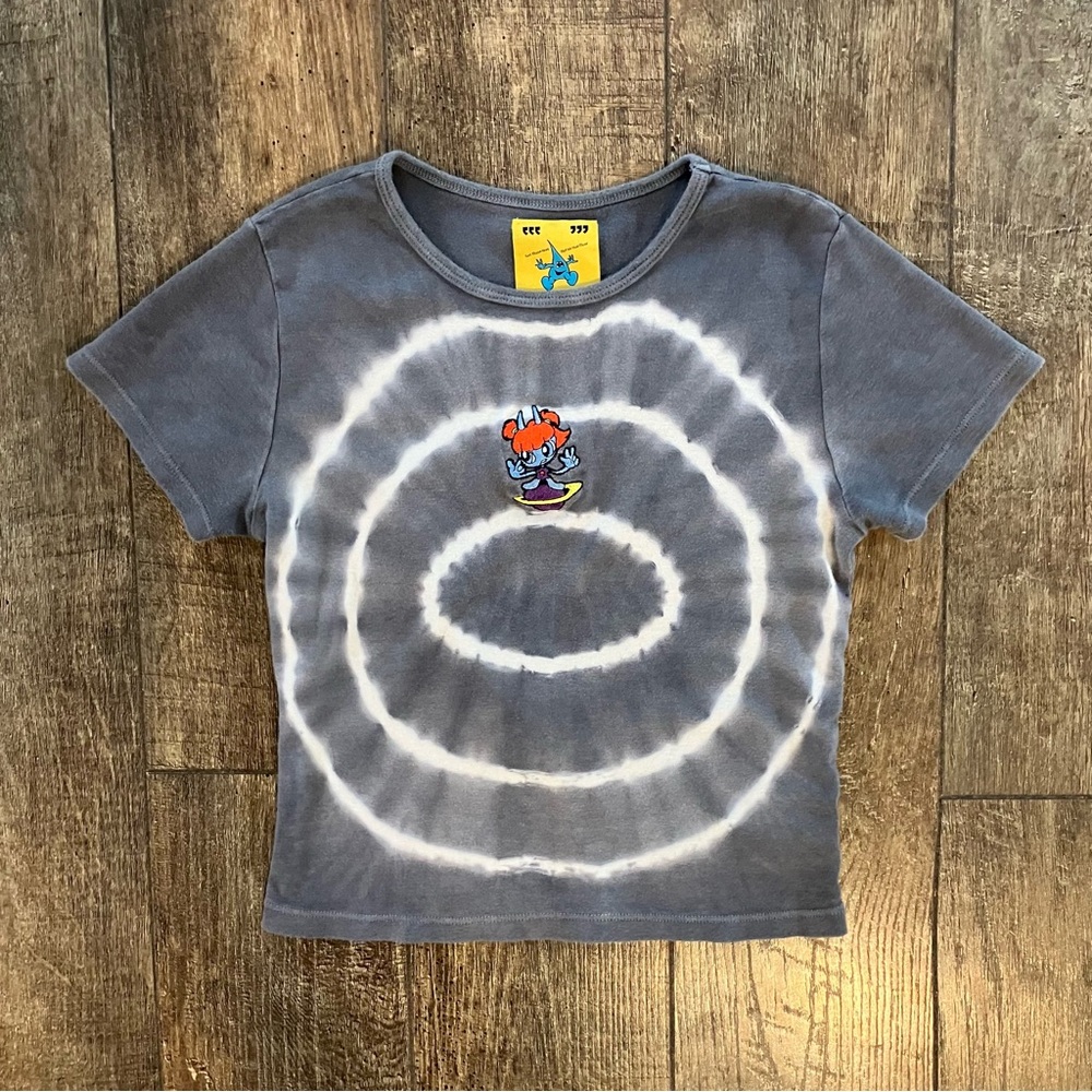 unif tie-dye embroidered alien girl baby tee grey & white